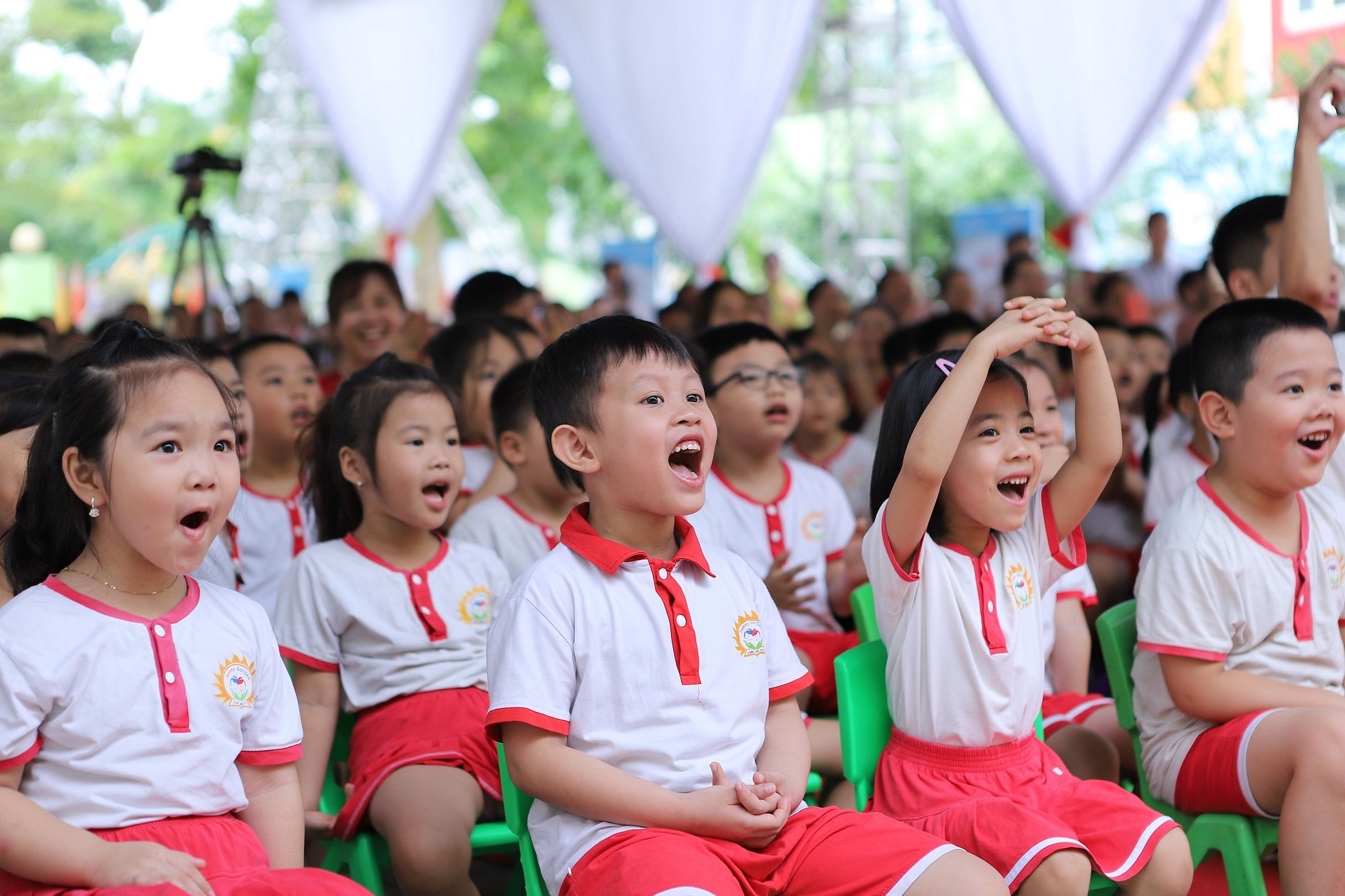 Các em học sinh tại Thanh Hóa hào hứng tham gia chương trình văn nghệ chào mừng Lễ phát động Ngày vi chất dinh dưỡng năm 2019.