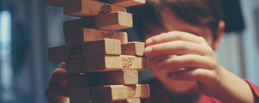 Đồ chơi trí tuệ gần như là một xu hướng đồ chơi mới dành cho các bé hiện nay. Đồ chơi trí tuệ bao gồm đồ chơi xếp hình, rút gỗ … Đồ chơi trí tuệ hiện nay có nhiều loại phù hợp cho mọi lứa tuổi. Những món đồ chơi này có thể kích thích sự tư duy của các bé.