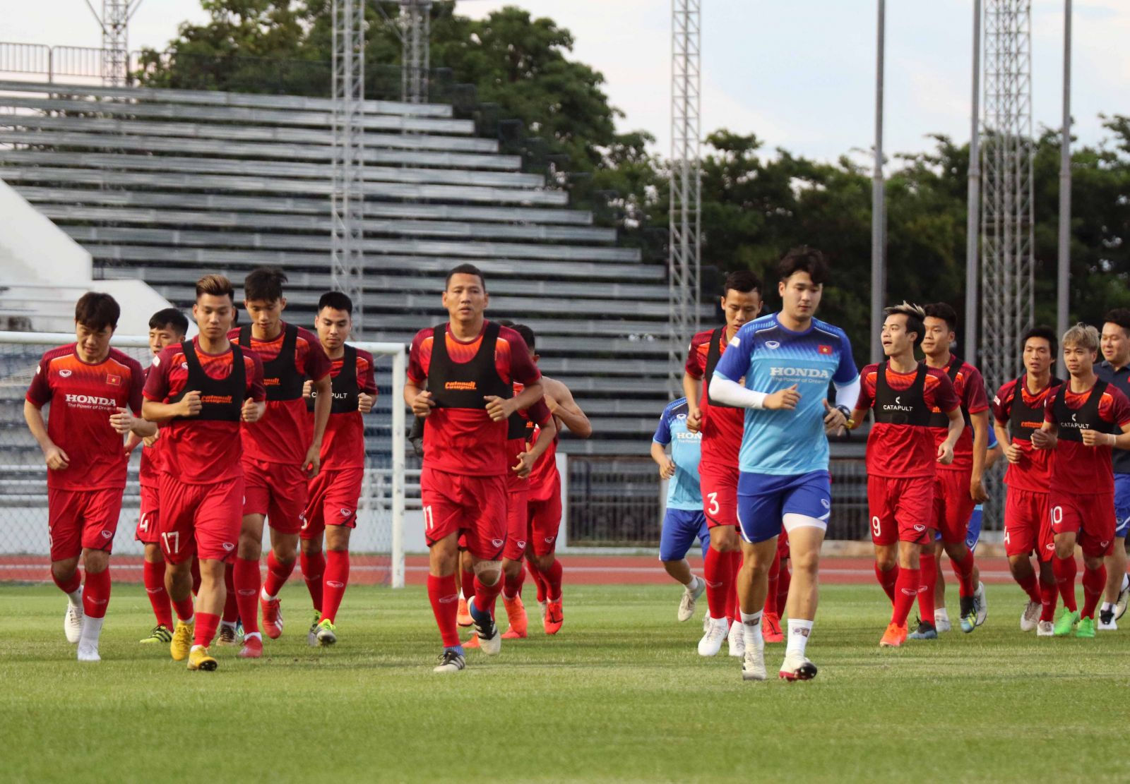 Buổi tập đầu tiên của ĐT Việt Nam tại Buriram chuẩn bị cho King's Cup 2019