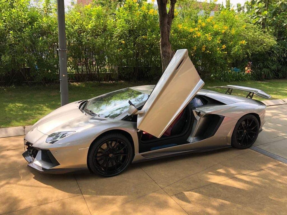 Hiện chiếc siêu xe Lamborghini Aventador LP700-4 độ DMC cũng đang được chủ nhân mới rao bán lại 