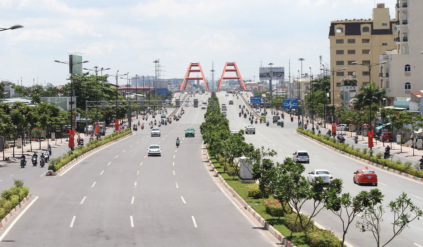   Đại lộ Phạm Văn Đồng giúp di chuyển dễ dàng thẳng đến sân bay quốc tế Tân Sơn Nhất. Nguồn: Đầu tư Bất động sản  