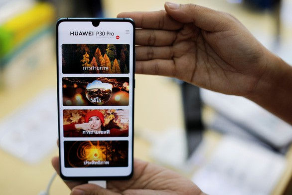 Huawei dùng hệ điều hành của Nga thay Android của Google - Ảnh 1.
