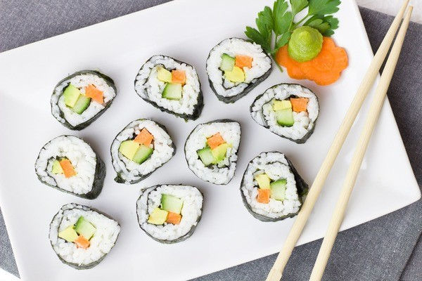 Điều gì sẽ xảy ra với cơ thể nếu bạn nạp quá nhiều sushi?