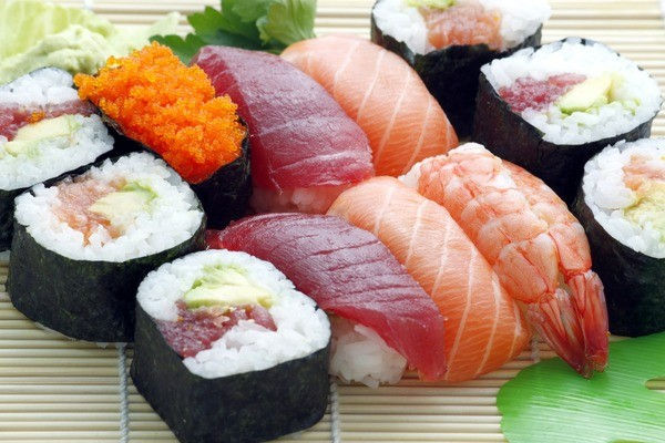 Điều gì sẽ xảy ra với cơ thể nếu bạn nạp quá nhiều sushi?