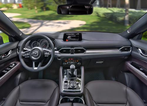  Các chi tiết trên Mazda CX-8 được chăm chút tỉ mỉ, cùng những trang bị tiện nghi cao cấp như những dòng xe sang, hướng đến sự trải nghiệm hoàn hảo cho người sử dụng. 