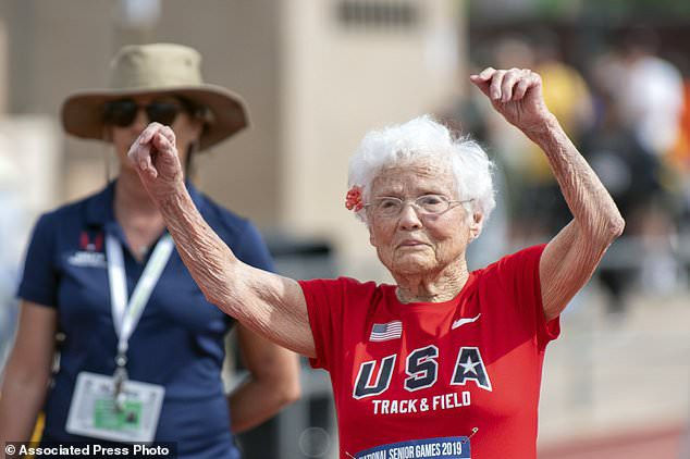 Julia Hawkins, 103 tuổi, là vận động viên lập kỷ lục tại Đại hội thể thao cấp cao quốc gia. 