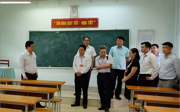   Thứ trưởng Bộ GD-ĐT Nguyễn Hữu Độ kiểm tra công tác chuẩn bị cho kỳ thi THPT Quốc gia năm 2019 tại tỉnh Hà Giang.