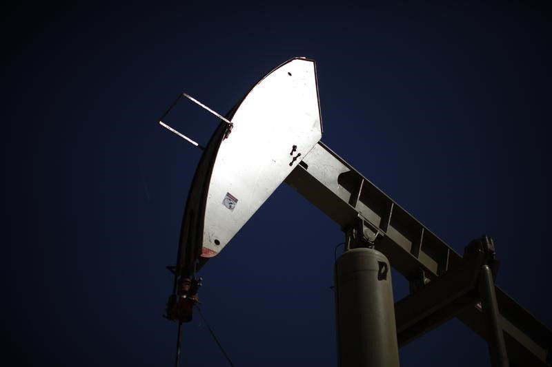 Giá xăng dầu ngày 28/6: Tăng nhẹ trước dữ liệu dầu thô của Mỹ.