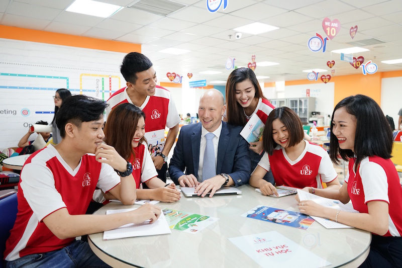 Sinh viên UEF trong giờ học.