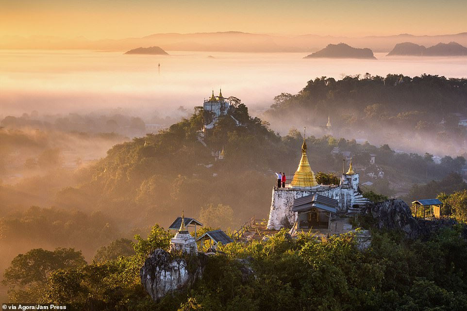   Bức ảnh có tên “Bình minh tuyệt đẹp” được nhiếp ảnh gia Zay Yar Lin chụp tại chính quê hương Myanmar của mình.  