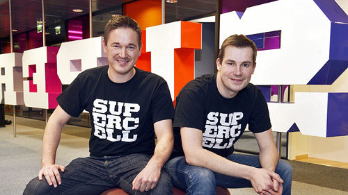 CEO Ilkka Paananen của SuperCell (bên trái).