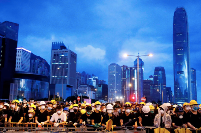 Người biểu tình ở Hồng Kông. Ảnh: Reuters.