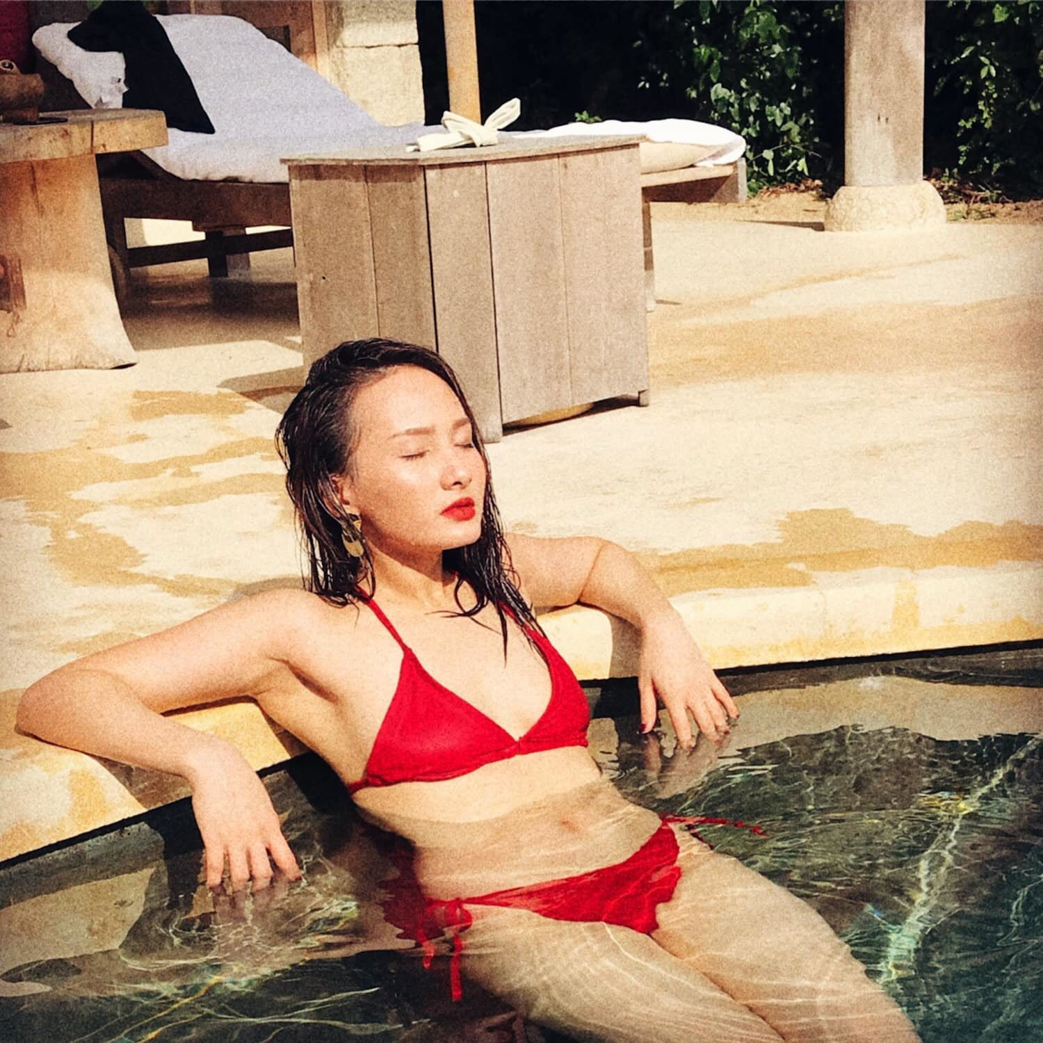 Bảo Thanh “chặt đẹp” tình địch trong “Về nhà đi con” với bikini gợi cảm