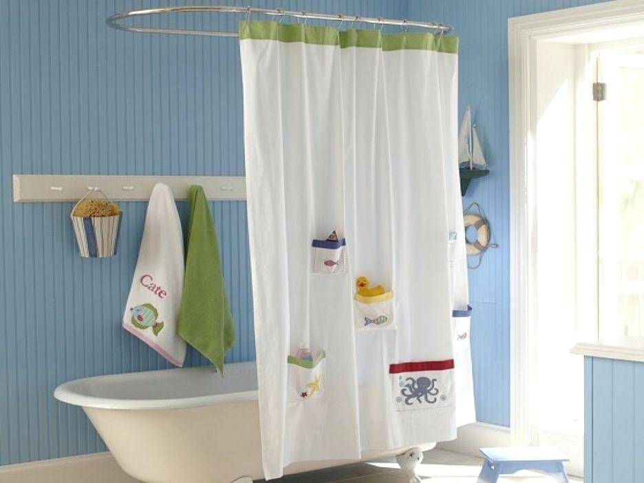 Bạn nên chọn những loại rèm khó thấm nước hoặc bằng các chất liệu dễ lau, rửa để dọn dẹp dễ dàng hơn