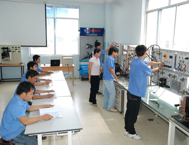 Sinh viên Trường CĐ Kỹ thuật Cao Thắng trong giờ học.