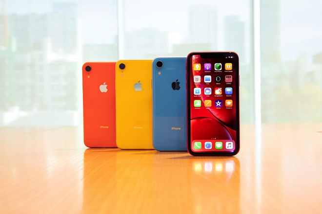 iPhone XR năm ngoái cũng sử dụng màn hình LCD của LG.