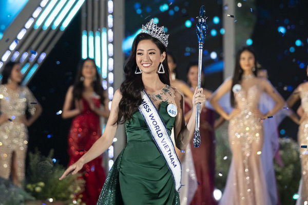 Hậu đăng quang, đây là những bức ảnh đời thường hiếm hoi của Tân Hoa hậu Miss World Vietnam 2019 Lương Thùy Linh