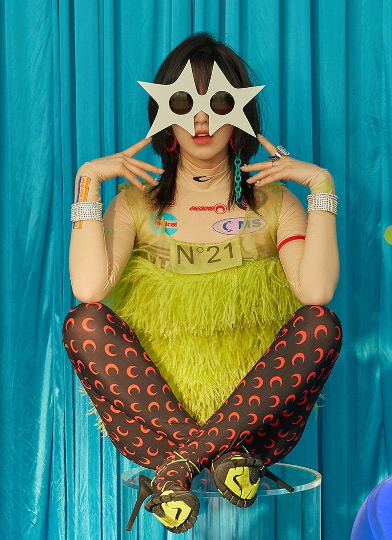 Thành viên nhóm nhạc nữ nổi tiếng Red Velvet, Windy cũng đã trưng dụng chiếc áo như Chi Pu trong MV 