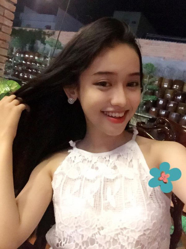 Hotgirl thị phi Thúy Vi: Từ cô nàng ngây thơ đến cứng đờ vì phẫu thuật thẩm mỹ