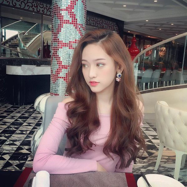 Hotgirl thị phi Thúy Vi: Từ cô nàng ngây thơ đến cứng đờ vì phẫu thuật thẩm mỹ