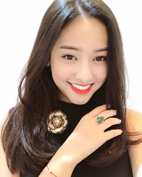Hotgirl thị phi Thúy Vi: Từ cô nàng ngây thơ đến cứng đờ vì phẫu thuật thẩm mỹ