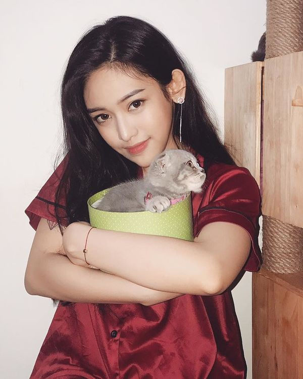 Hotgirl thị phi Thúy Vi: Từ cô nàng ngây thơ đến cứng đờ vì phẫu thuật thẩm mỹ