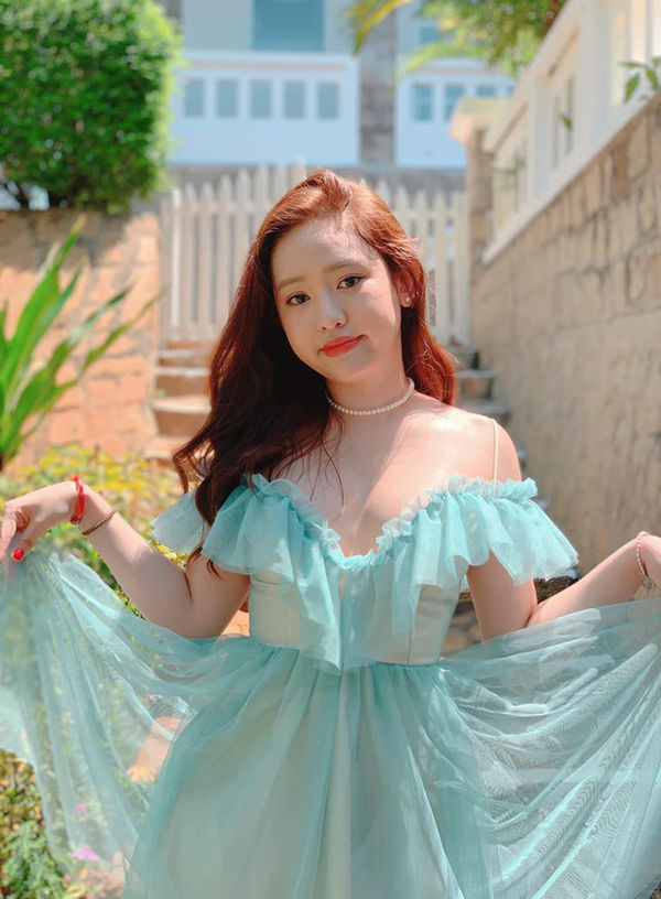 Hotgirl thị phi Thúy Vi: Từ cô nàng ngây thơ đến cứng đờ vì phẫu thuật thẩm mỹ