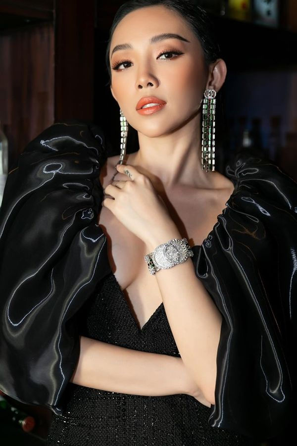 Tóc Tiên chọn phong cách trang điểm sang trọng, bắt trend của năm 2019.