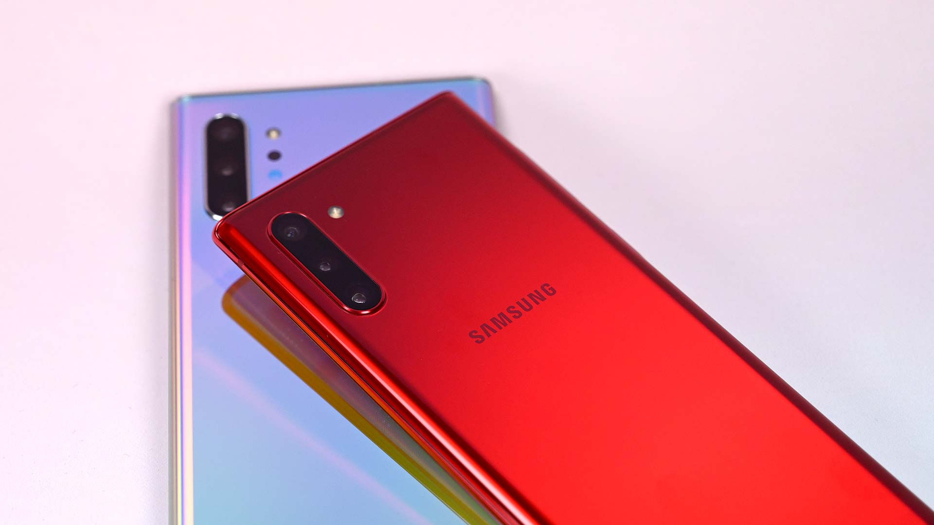   Đây là lần đầu tiên, Galaxy Note10 màu đỏ xuất hiện.  