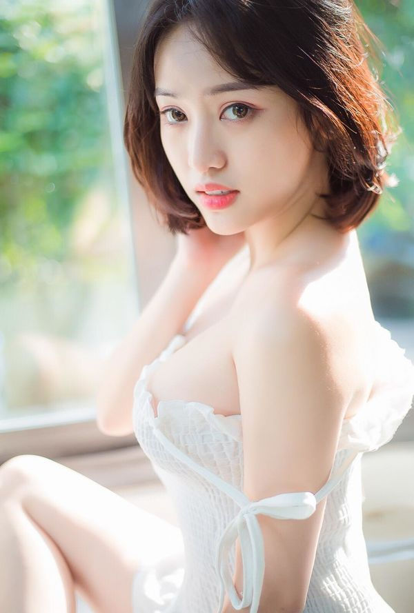 Hotgirl thị phi Thúy Vi: Từ cô nàng ngây thơ đến cứng đờ vì phẫu thuật thẩm mỹ