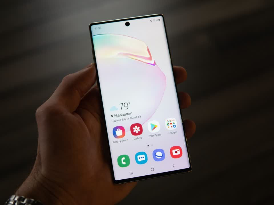 Sự khác nhau giữa Galaxy Note 10 và Galaxy Note 10 Plus, mặc dù chúng trông gần giống nhau