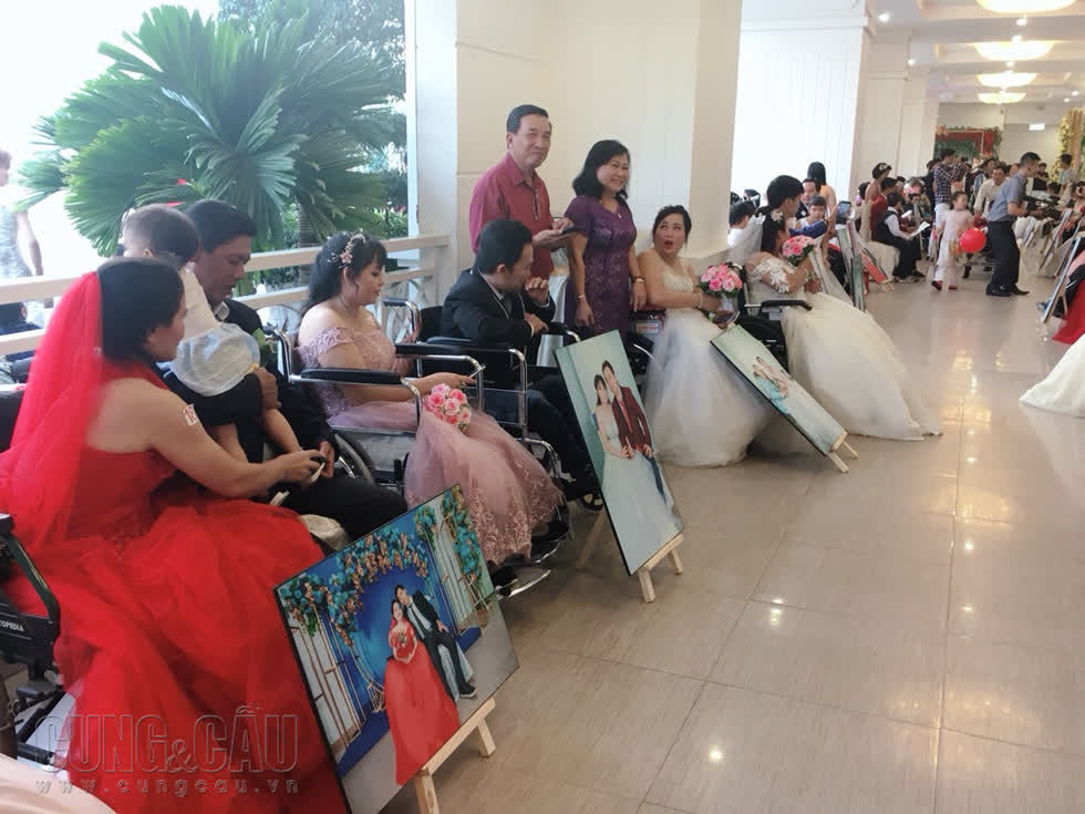 Xúc động đám cưới tập thể dành cho 41 cặp đôi khuyết tật tại TP.HCM