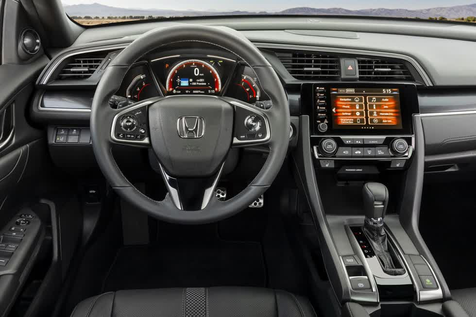 Các trang bị tiêu chuẩn như chìa khóa thông minh, hệ thống an toàn Honda Sensing, phanh tay điện tử dành cho tất cả các biến thể.