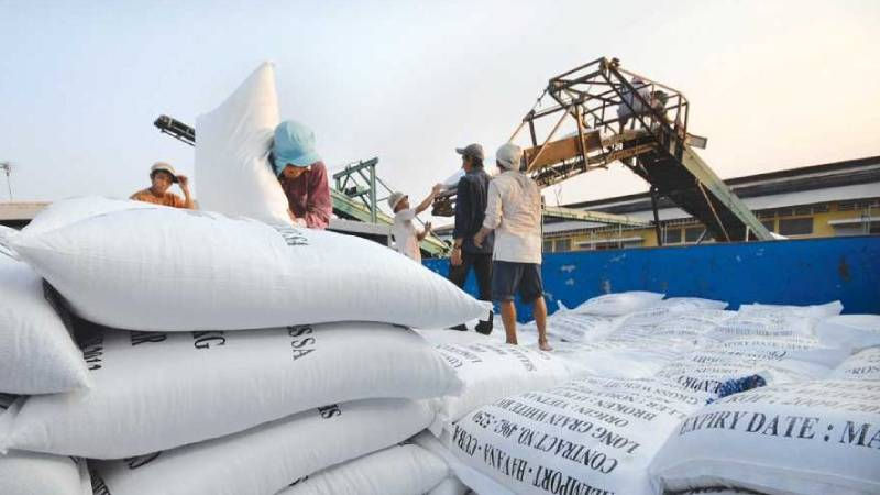 Giá gạo xuất khẩu tại Việt nam ở mức giảm mạnh trong tuần. 
