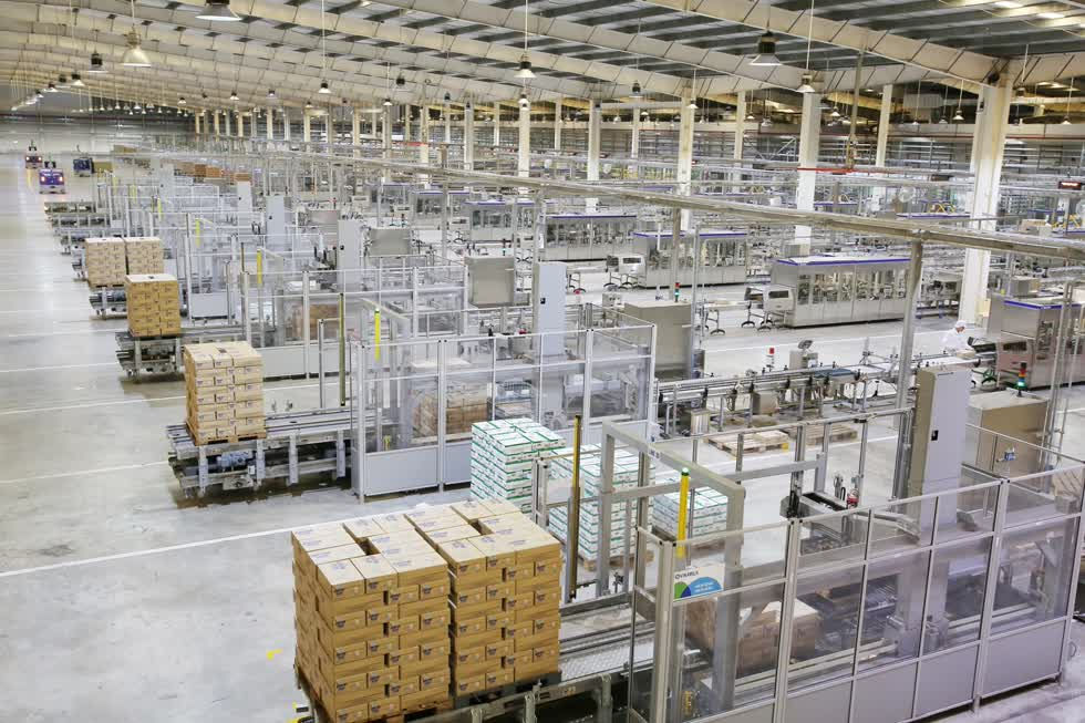 Dây chuyền sản xuất sữa hiện đại ở Nhà máy Mega của Vinamilk tại Bình Dương.  