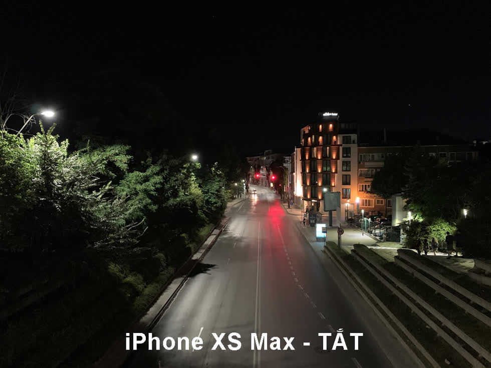 So sánh chụp đêm cùng Galaxy Note 10 , Huawei P30 Pro, iPhone XS Max và Pixel 3