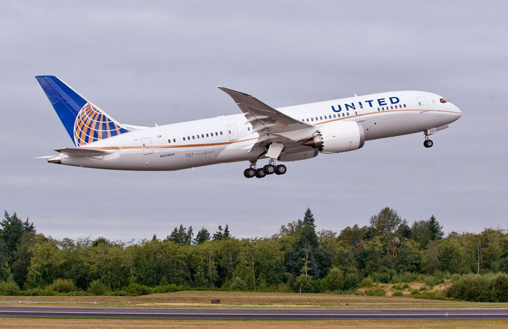   Chuyến bay từ Houston, Mỹ tới Sydney, Australia (United Airlines) có chiều dài 13.834 km. Thời gian bay ước tính: 17h 30 phút sử dụng máy bay Boeing 787. Chuyến bay đầu tiên: 18/1/2018.  