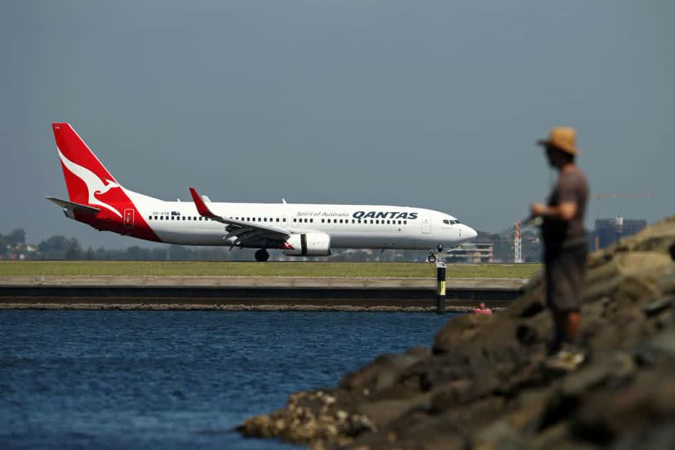   Một máy bay của hãng Qantas Airways.  