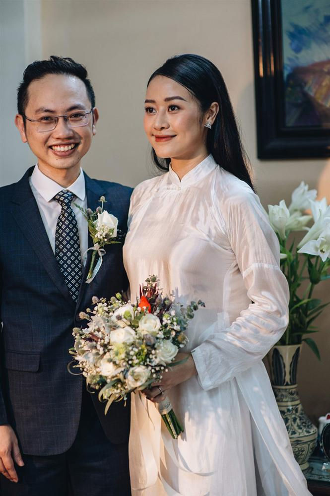 Sau 3 tháng kết hôn, MC Phí Linh thông báo mang thai con đầu lòng