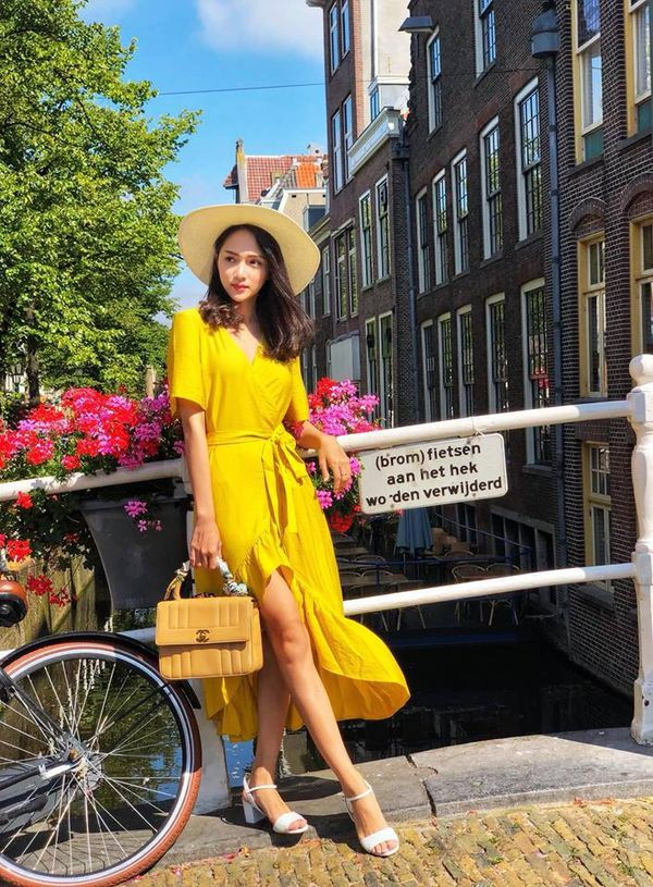 'Điêu đứng' khi nhìn dàn hậu đình đám Việt Nam trong váy áo sắc vàng