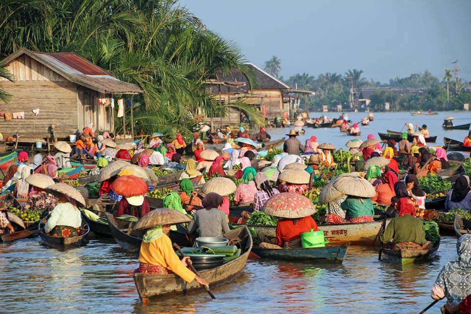 Hoạt động chợ nổi của vùng Samarinda.