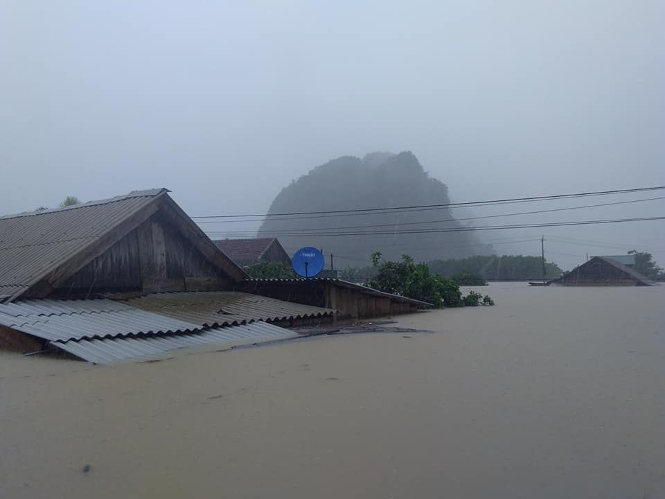 Trường cấp 2 tại Quảng Bình trì hoãn khai giảng do mưa lũ: Khung cảnh buồn