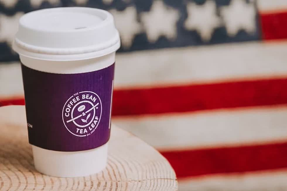 Cà phê cappuccino của The Coffee Bean sử dụng ly giấy. Các dòng trà, cà phê vẫn dùng ly nhựa.