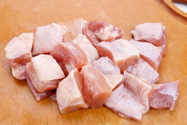 Món ngon mỗi ngày: Cách làm thịt gà cuộn lá dứa thơm ngon kiểu Thái