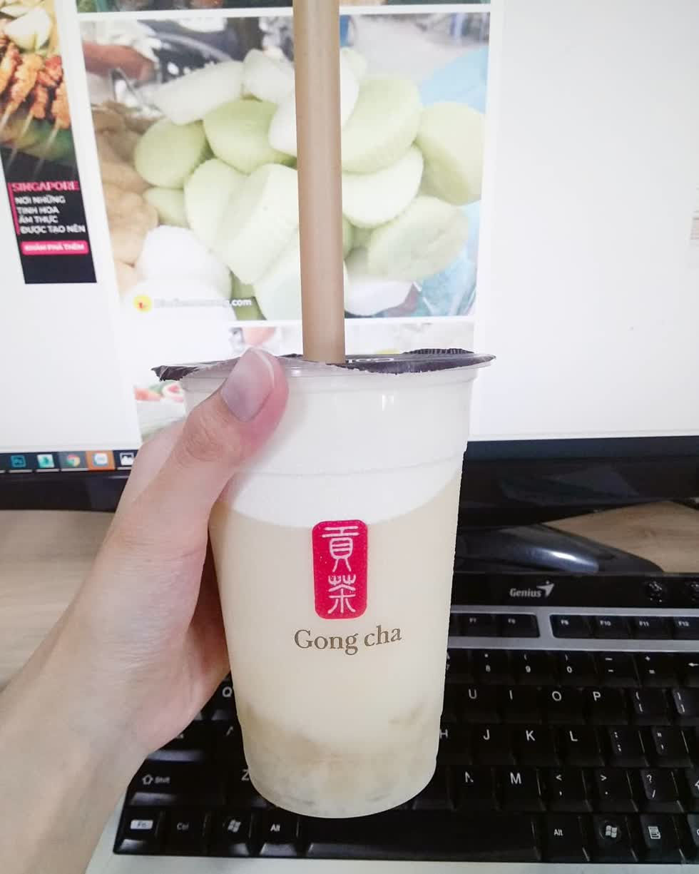 Từ tháng 7/2019 trở đi, Gong Cha hoàn toàn đưa vào sử dụng ống hút làm từ bã mía thay cho ống hút nhựa. Màng ép ly cũng sẽ chuyển đổi thành loại bằng giấy tráng nhựa sinh học, giảm lượng nhựa sử dụng cho màng bọc, mực in dùng loại soya ink – mực làm từ đậu nành, bảo vệ môi trường. 