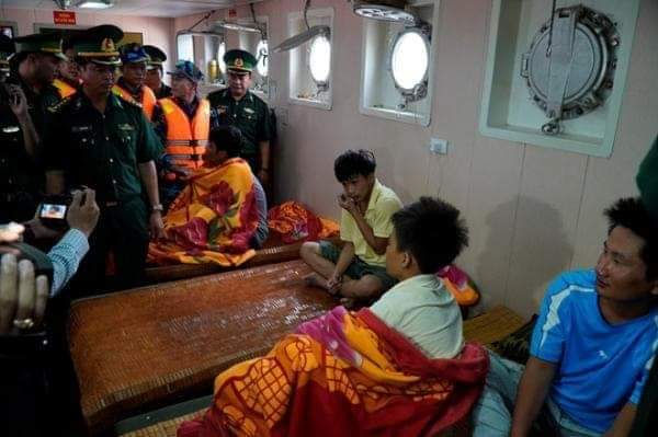 4 ngư dân Nghệ An lênh đênh giữa biển 25h, nhai bèo tây cầm cự đã được cứu sống như nào?