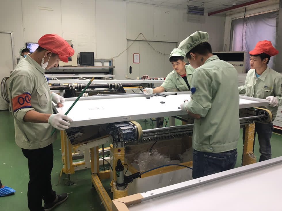 Chi phí lao động đắt đỏ tại Trung Quốc trở thành gánh nặng cho các công ty dệt. Ảnh: SCMP.