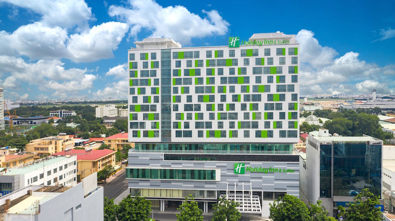  Khai trương khách sạn Holiday Inn đầu tiên tại Việt Nam.  