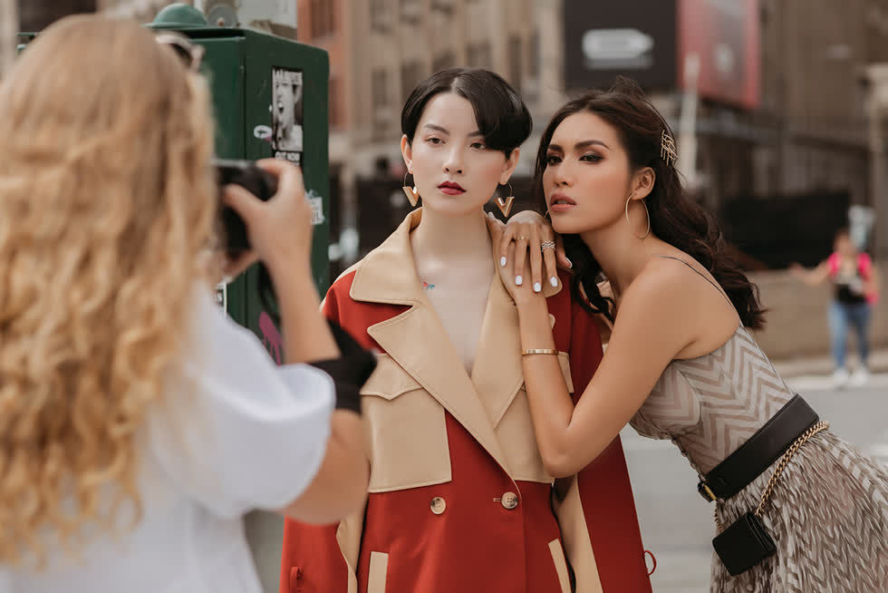 Minh Tú chiếm trọn spotlight trong ngày mở màn street style của New York Fashion Week 2019 