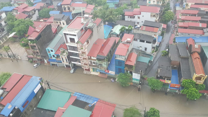 Mọi con đường ở Thái Nguyên đều bị ngập, có nơi nước ngập sâu tận 1m.